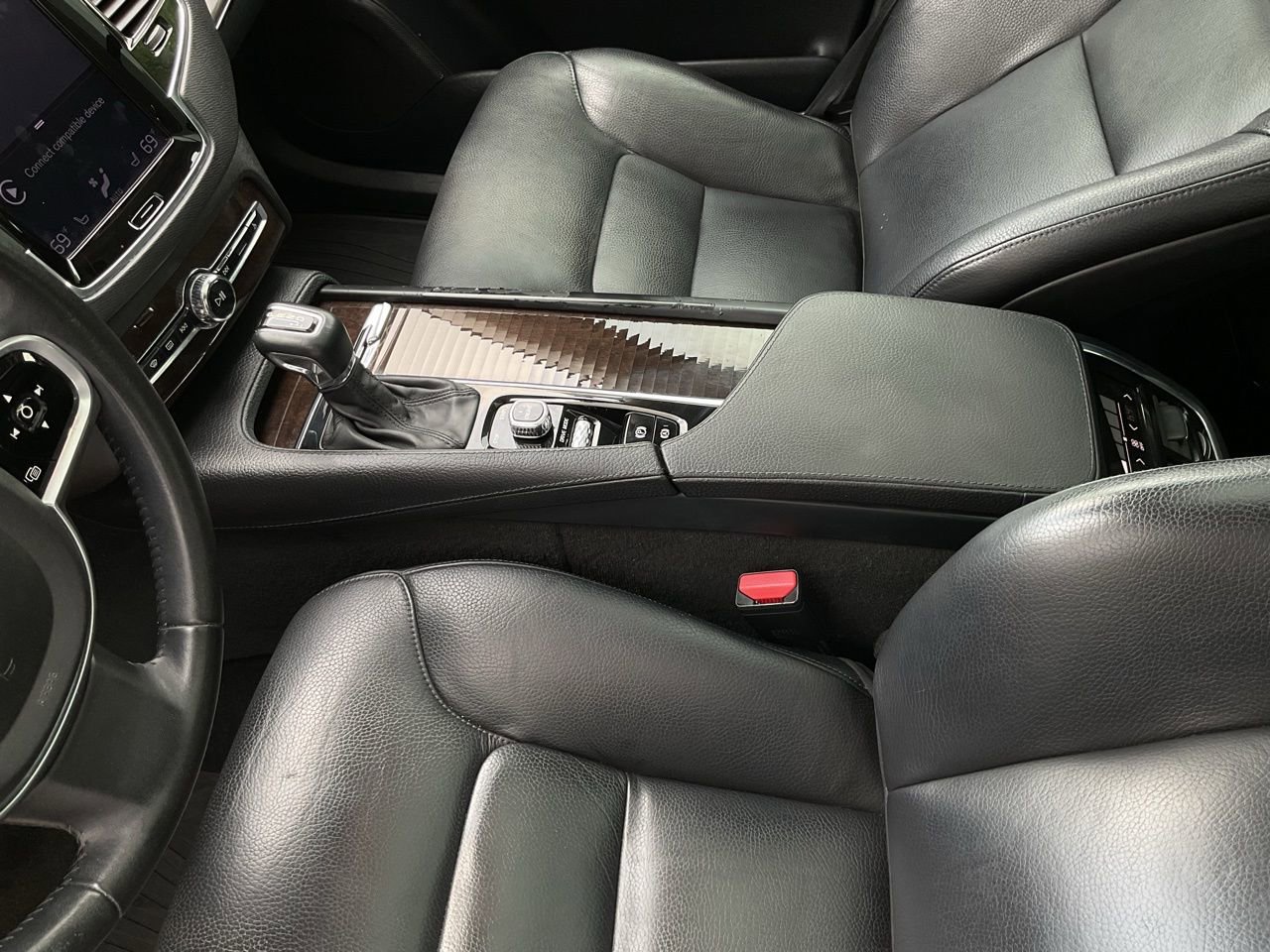 Used 2017 Volvo XC90 T6 Momentum w/ Vision Package image 36