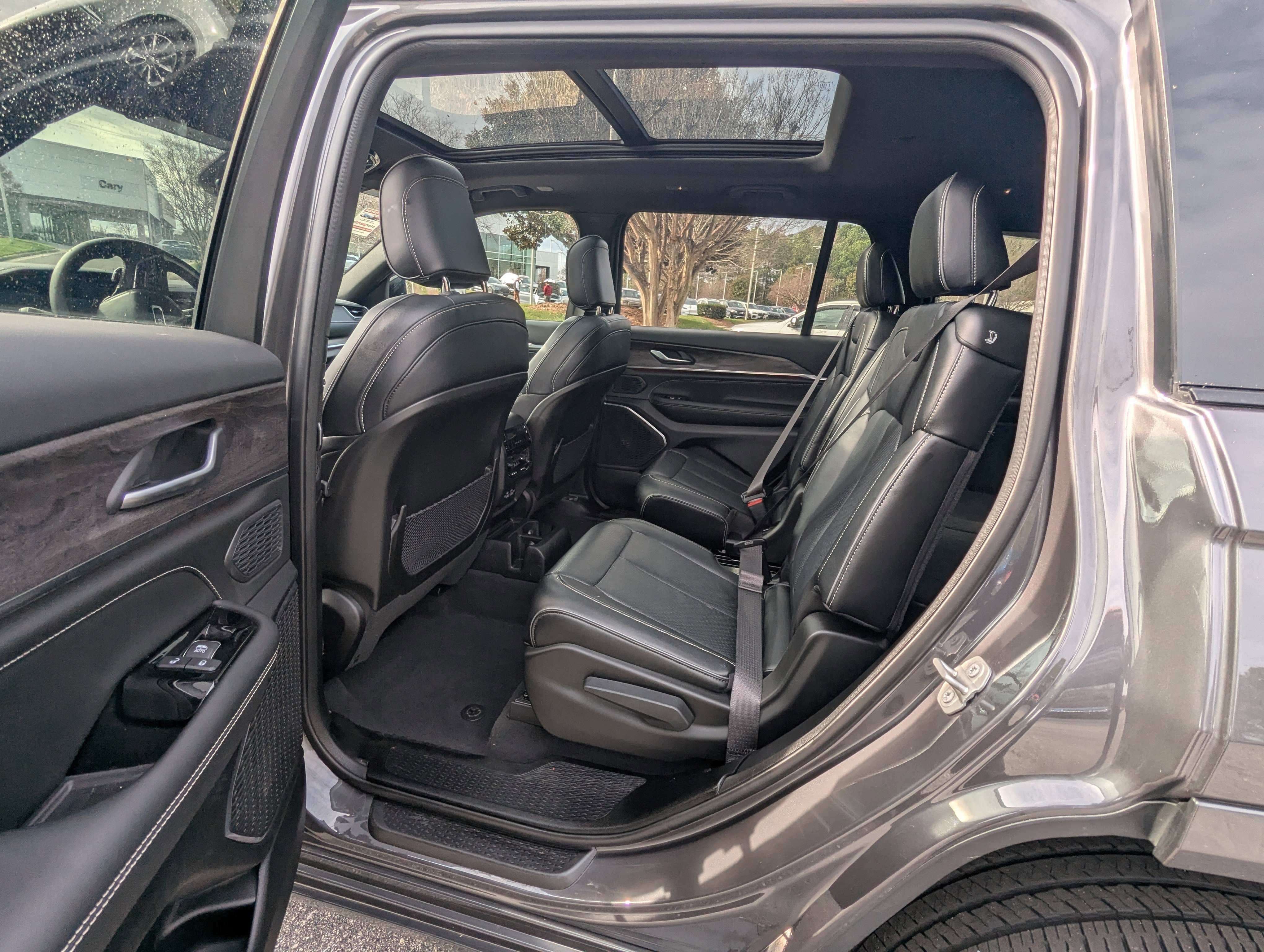 Certified 2024 Jeep Grand Cherokee L Overland w/ Trailer Tow Package image 11