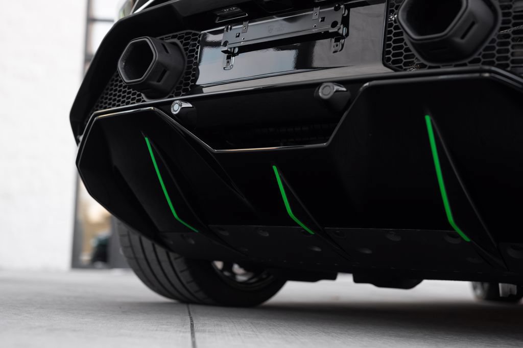 Used 2023 Lamborghini Huracan Tecnica RWD image 13