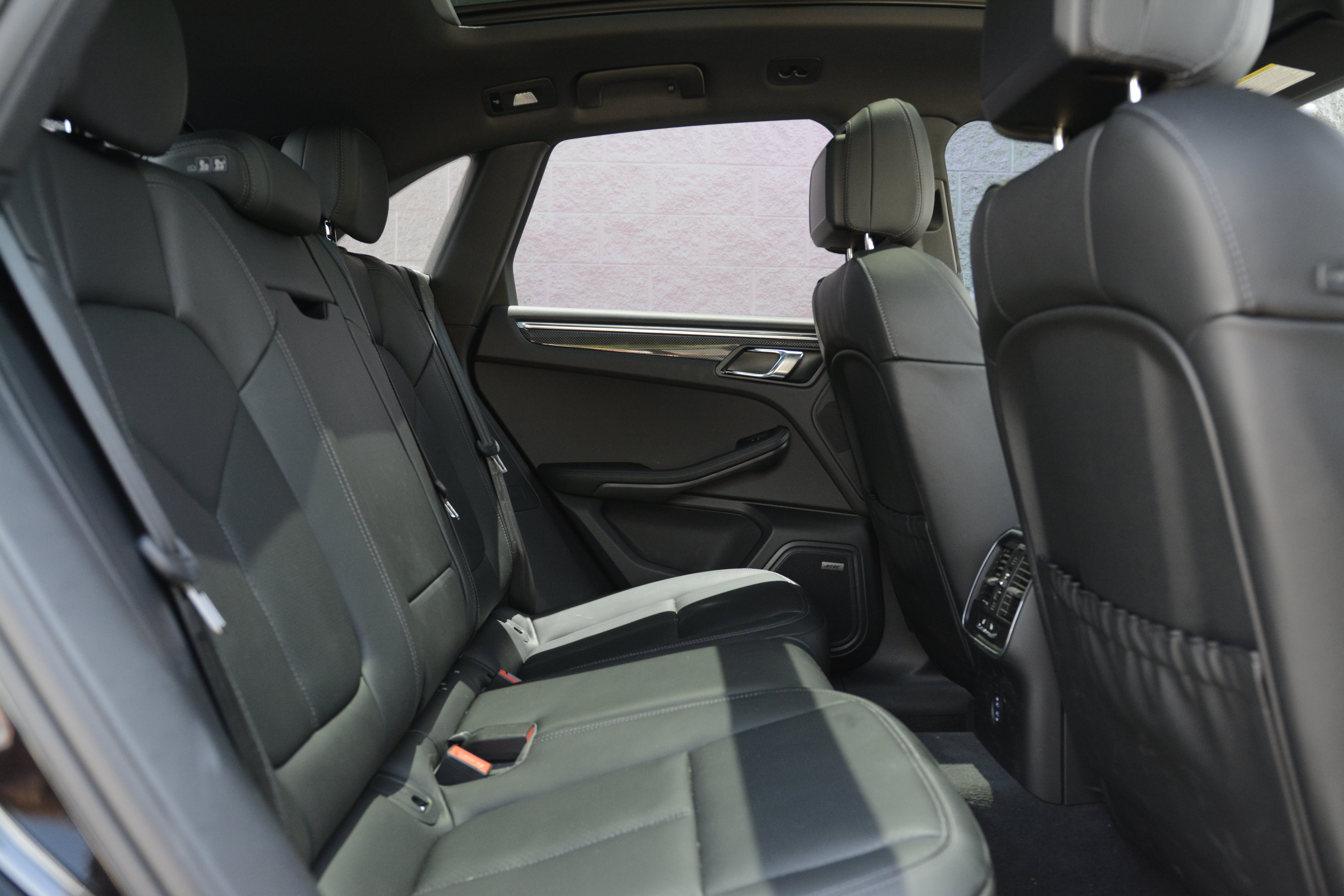 Certified 2026 Porsche Macan AWD/4WD image 34