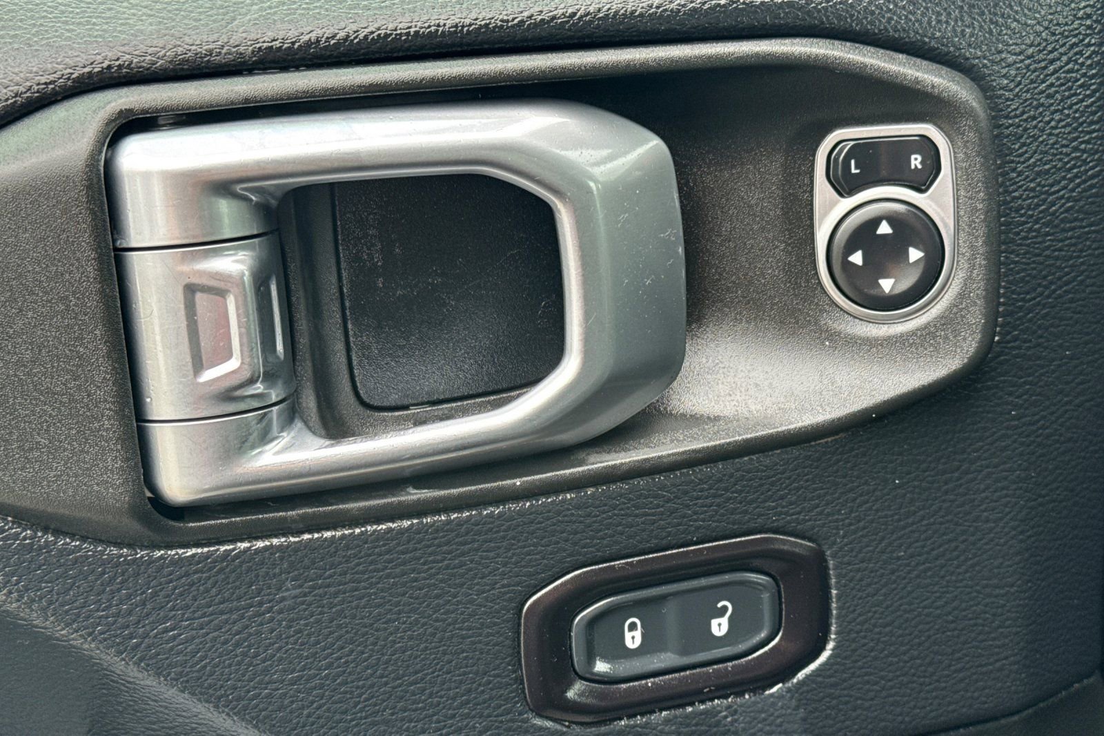 Used 2019 Jeep Wrangler Unlimited Rubicon w/ Steel Bumper Group image 11