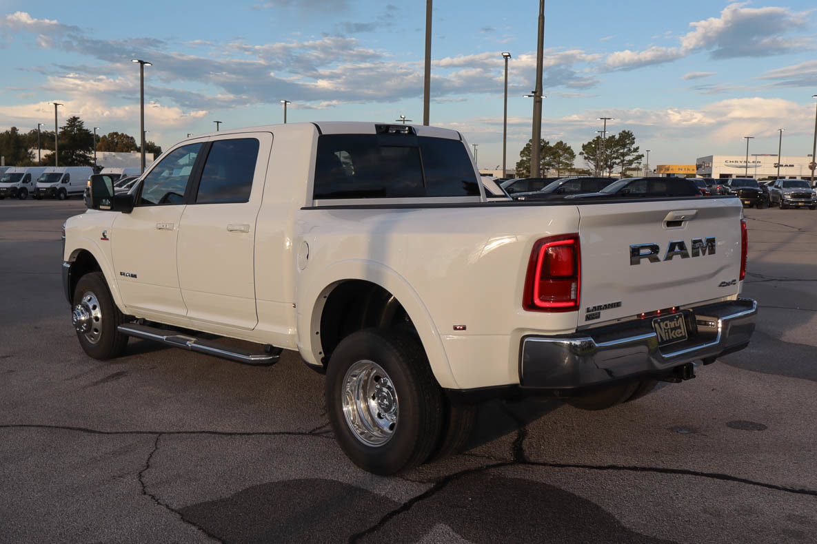 New 2027 RAM 3500 Laramie AWD/4WD image 10