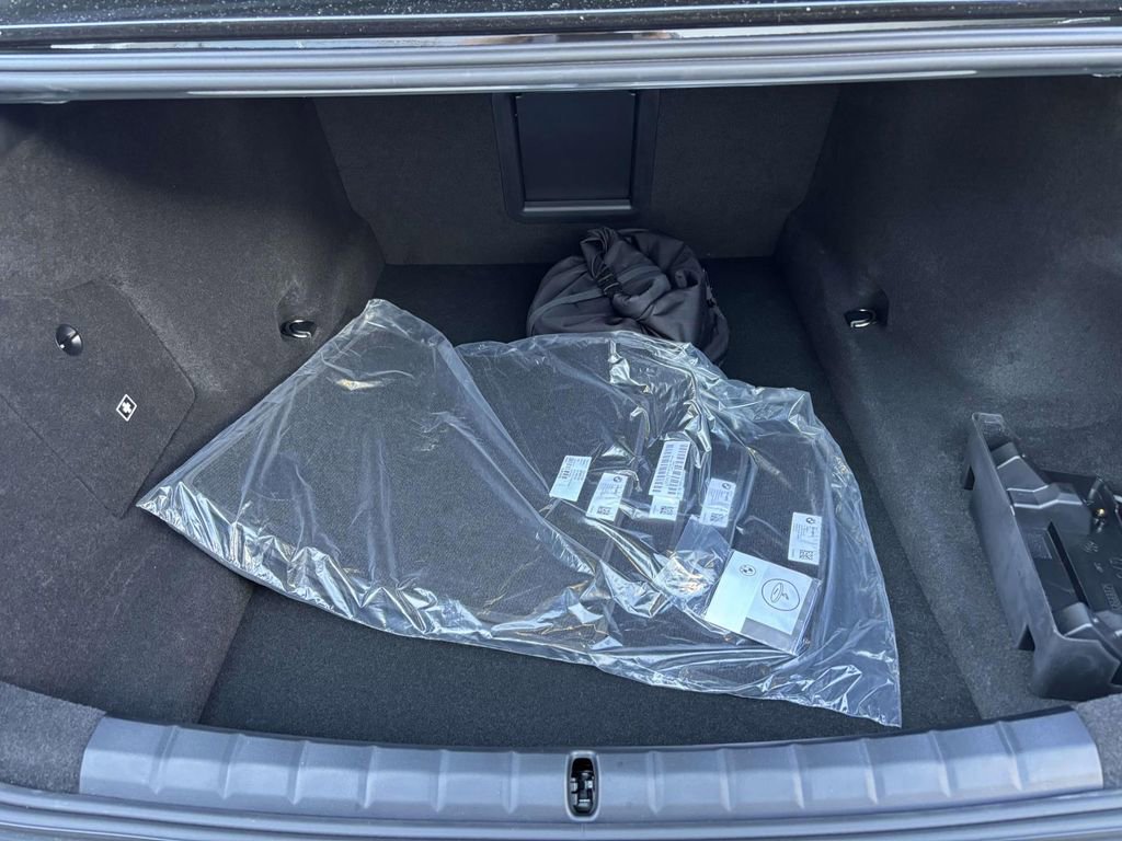 New 2026 BMW 750e xDrive w/ Executive Package image 9