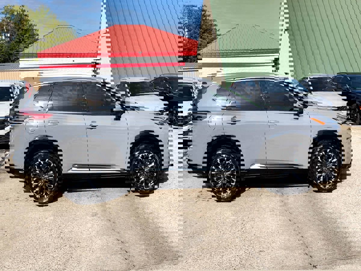 Used 2024 Nissan Rogue Platinum image 4