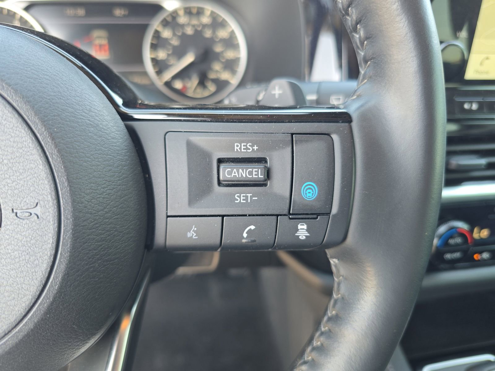 Used 2024 Nissan Pathfinder SL w/ SL Premium Package image 24