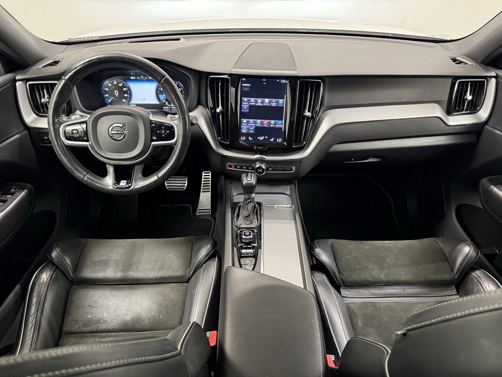 Used 2018 Volvo XC60 T6 R-Design w/ Convenience Package image 24