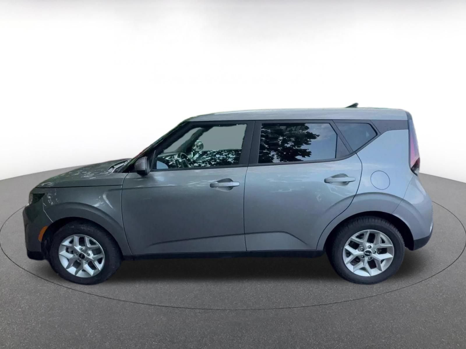 Used 2025 Kia Soul LX w/ LX Technology Package FWD image 9
