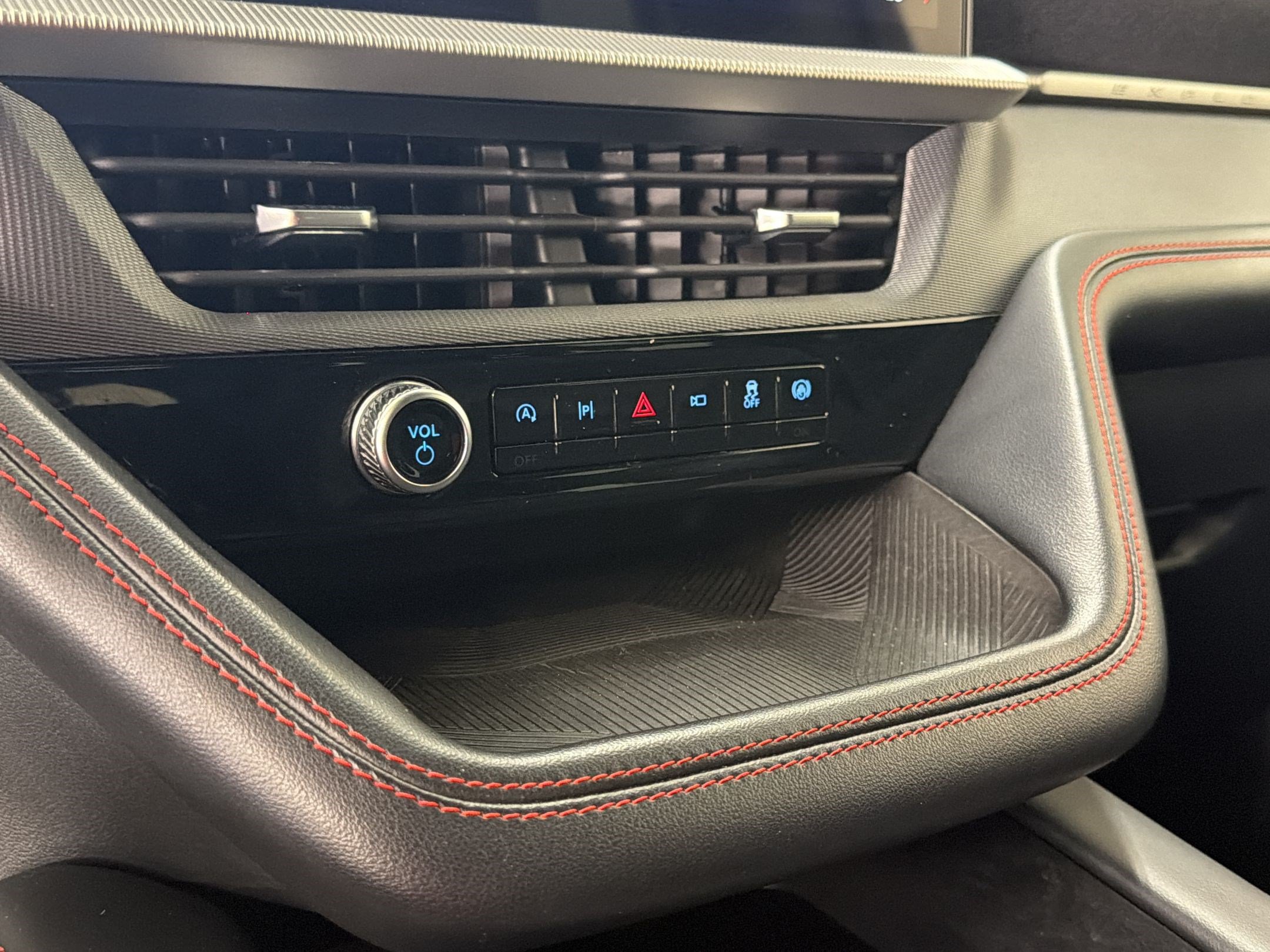 Certified 2025 Ford Explorer ST-Line w/ ST-Line Street Pack AWD/4WD image 28