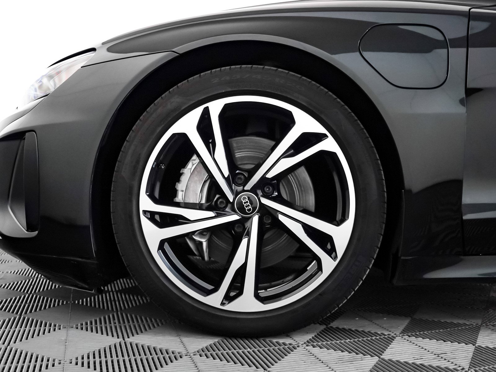 Used 2023 Audi e-tron GT Premium Plus w/ Performance Package image 4