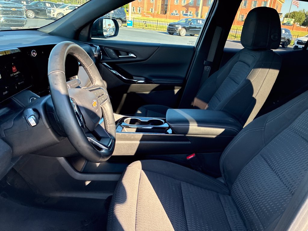 Used 2025 Chevrolet Equinox LT AWD/4WD image 10