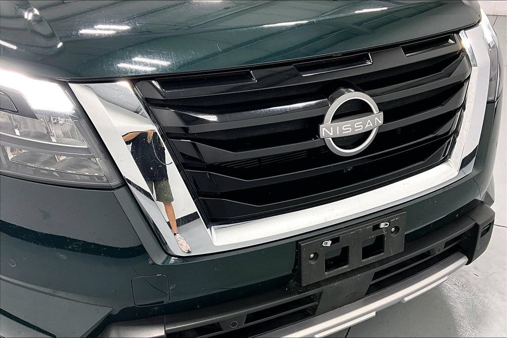 Used 2025 Nissan Pathfinder SL FWD image 34