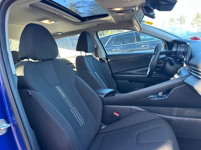 Certified 2022 Hyundai Elantra SEL w/ Convenience + Premium Package image 22