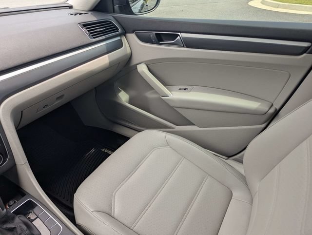 Used 2018 Volkswagen Passat 2.0T R-Line FWD image 15