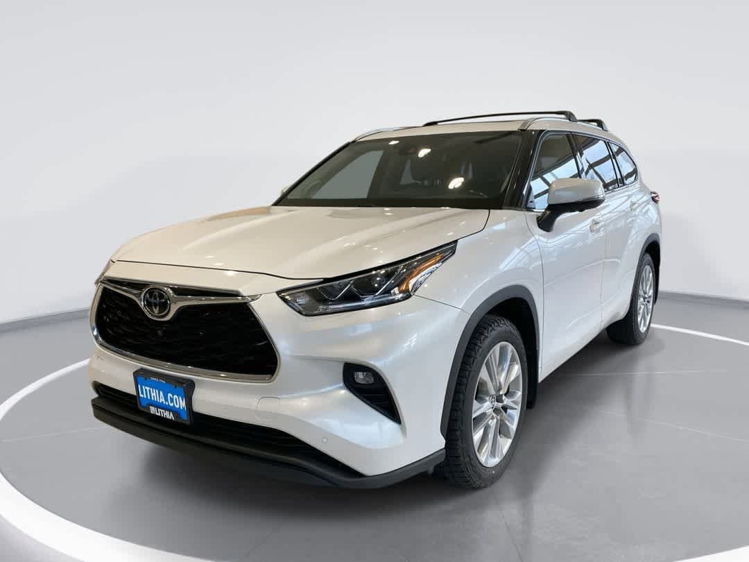Used 2023 Toyota Highlander Limited AWD/4WD image 1