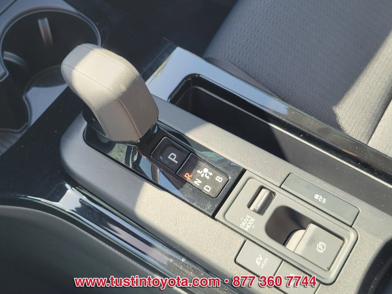 Used 2024 Toyota Prius LE FWD image 23