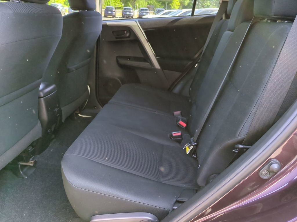 Used 2018 Toyota RAV4 LE image 14