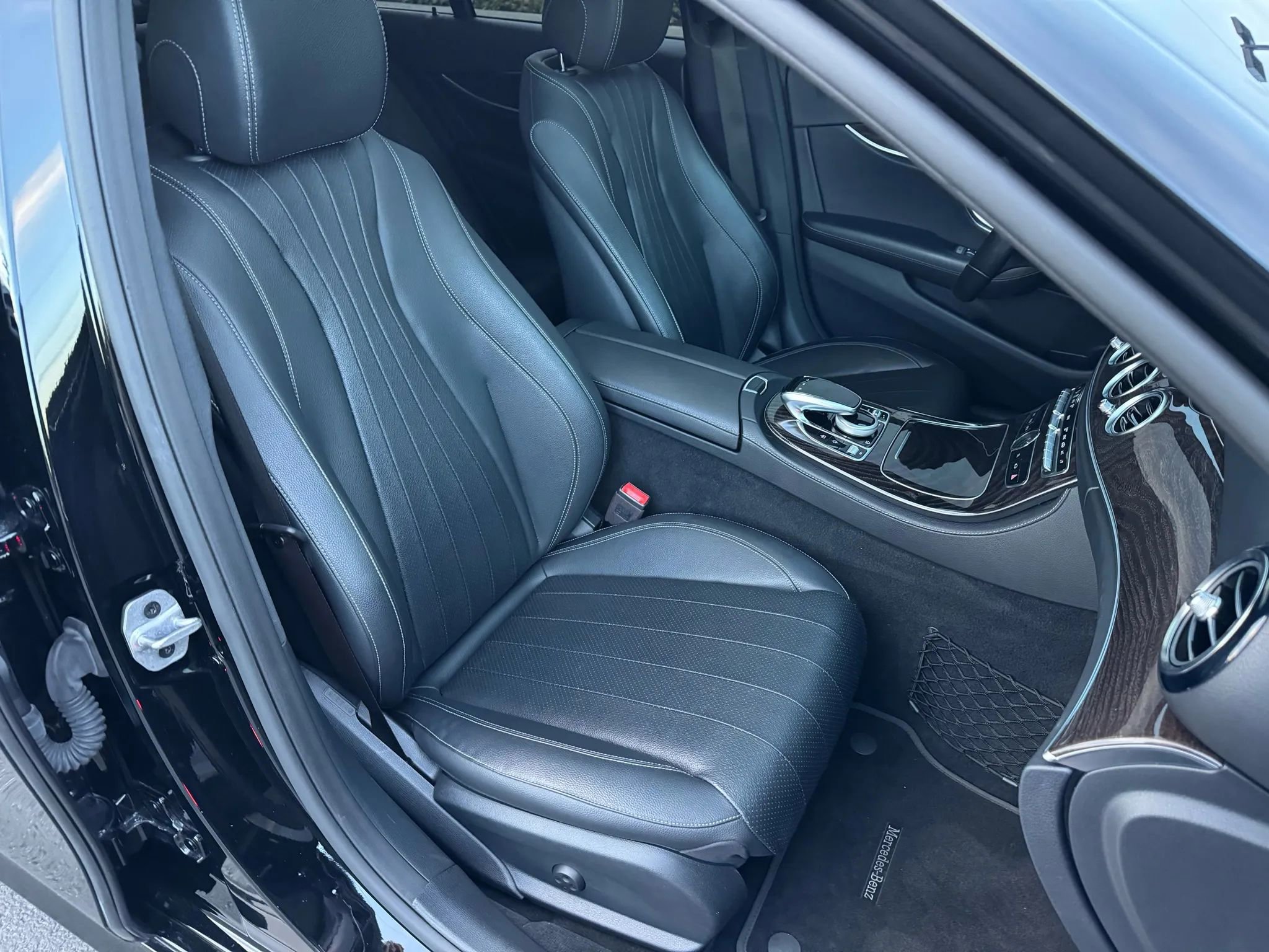 Used 2020 Mercedes-Benz E 350 4MATIC Sedan image 43