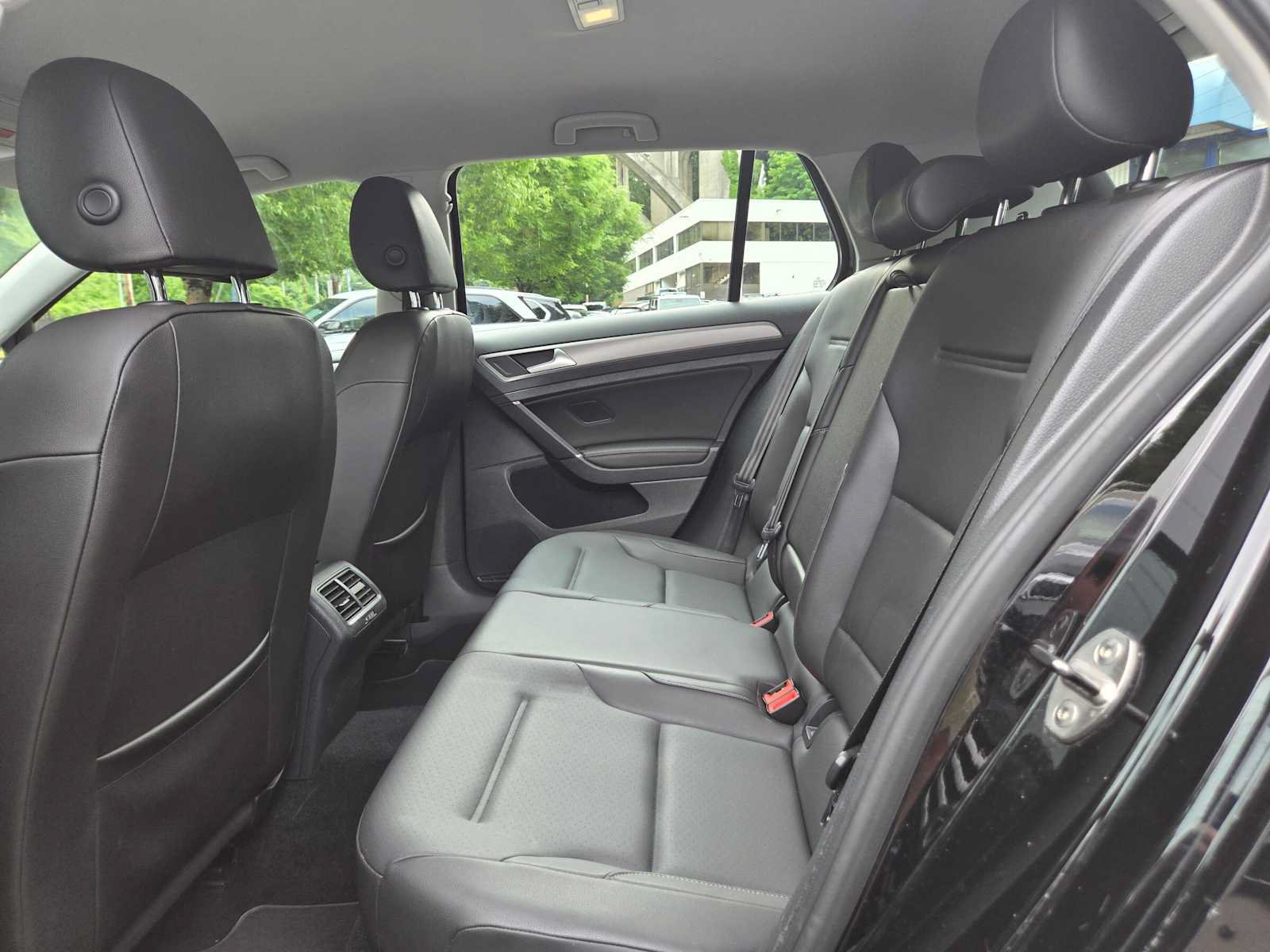 Used 2015 Volkswagen Golf S FWD image 16