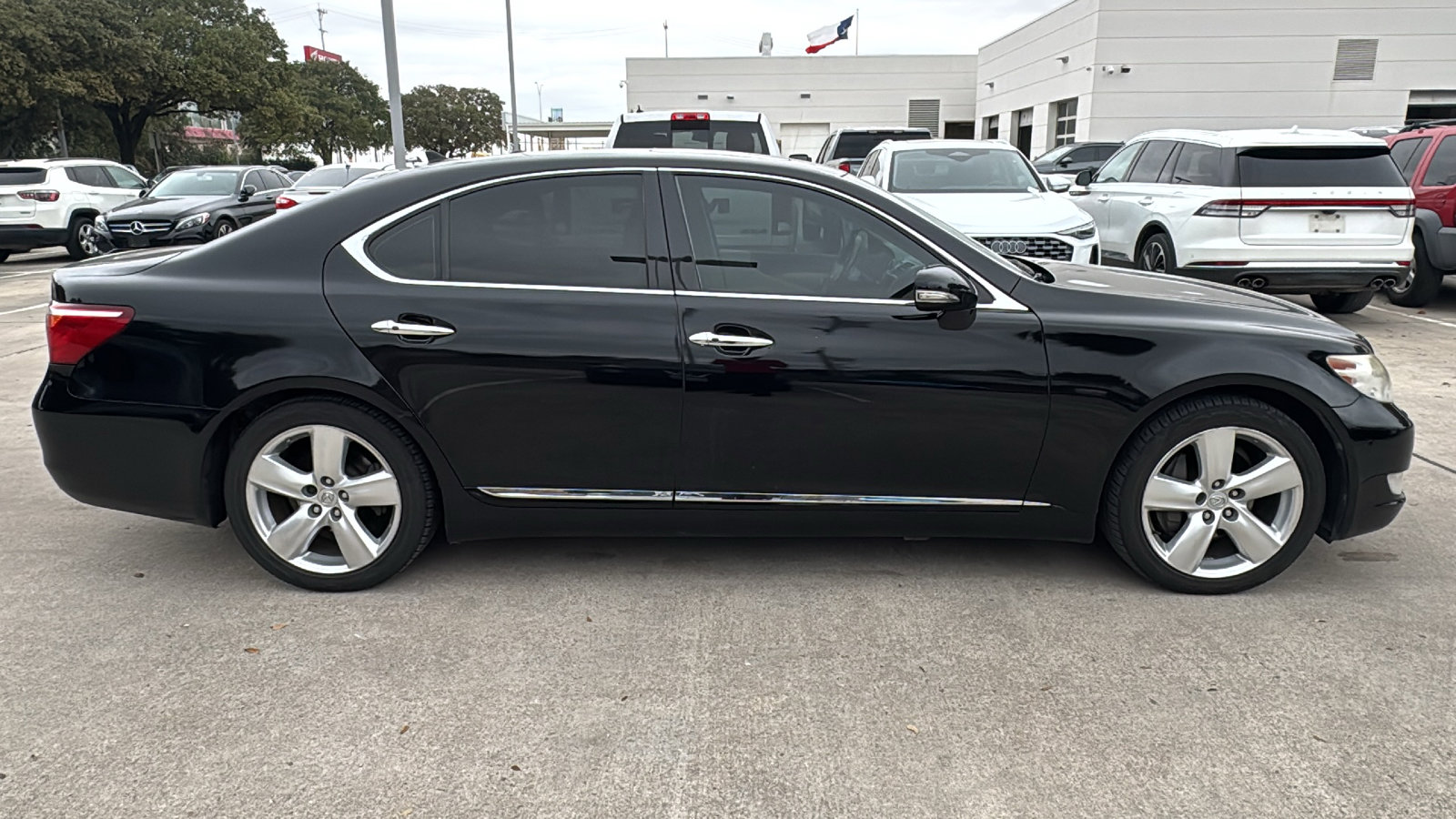 Used 2011 Lexus LS 460 w/ Comfort Pkg image 8