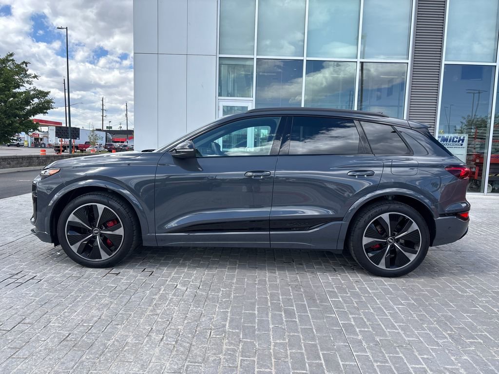 Used 2025 Audi SQ6 e-tron Prestige AWD/4WD image 2