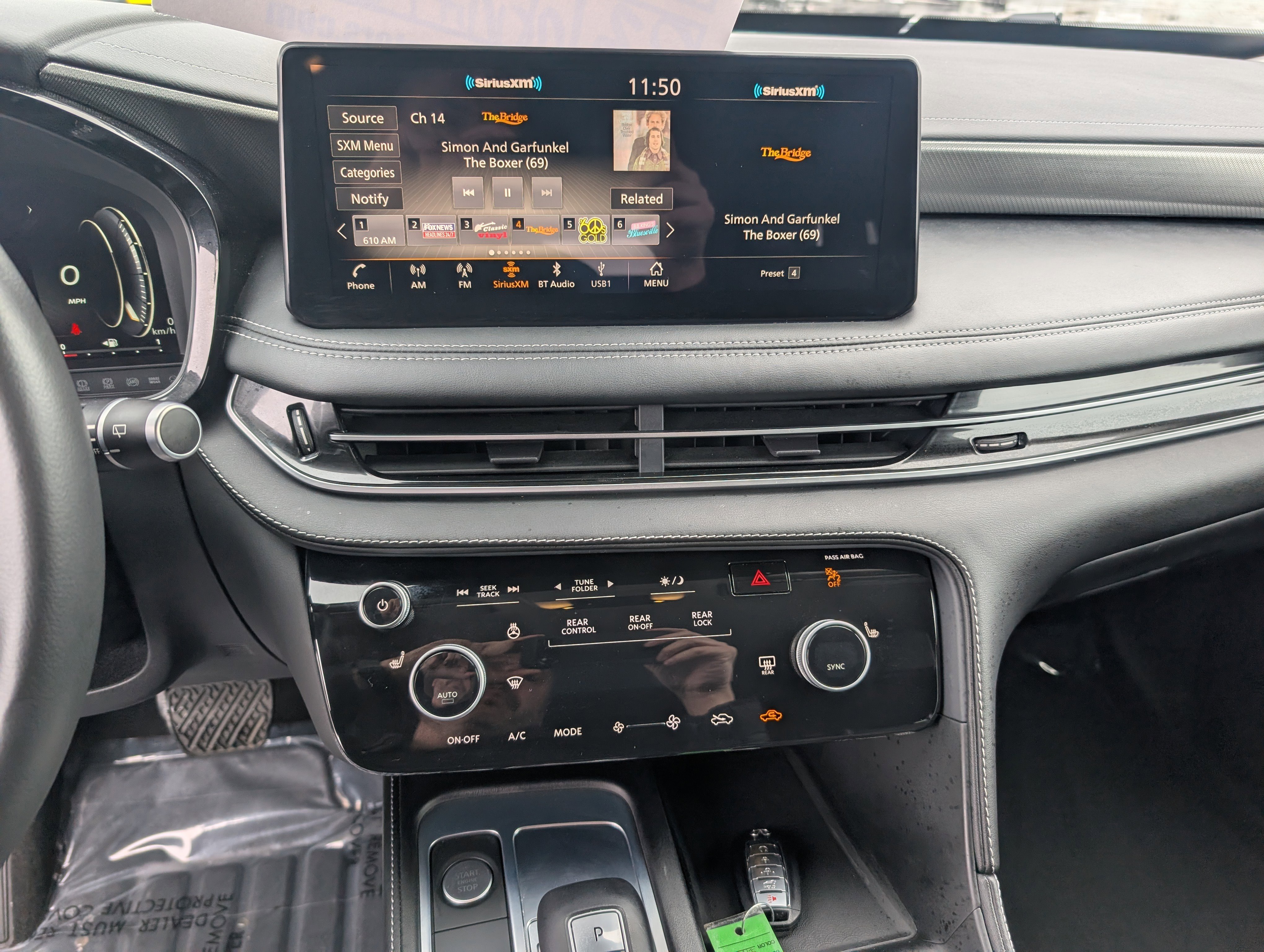 Used 2023 INFINITI QX60 Luxe image 19