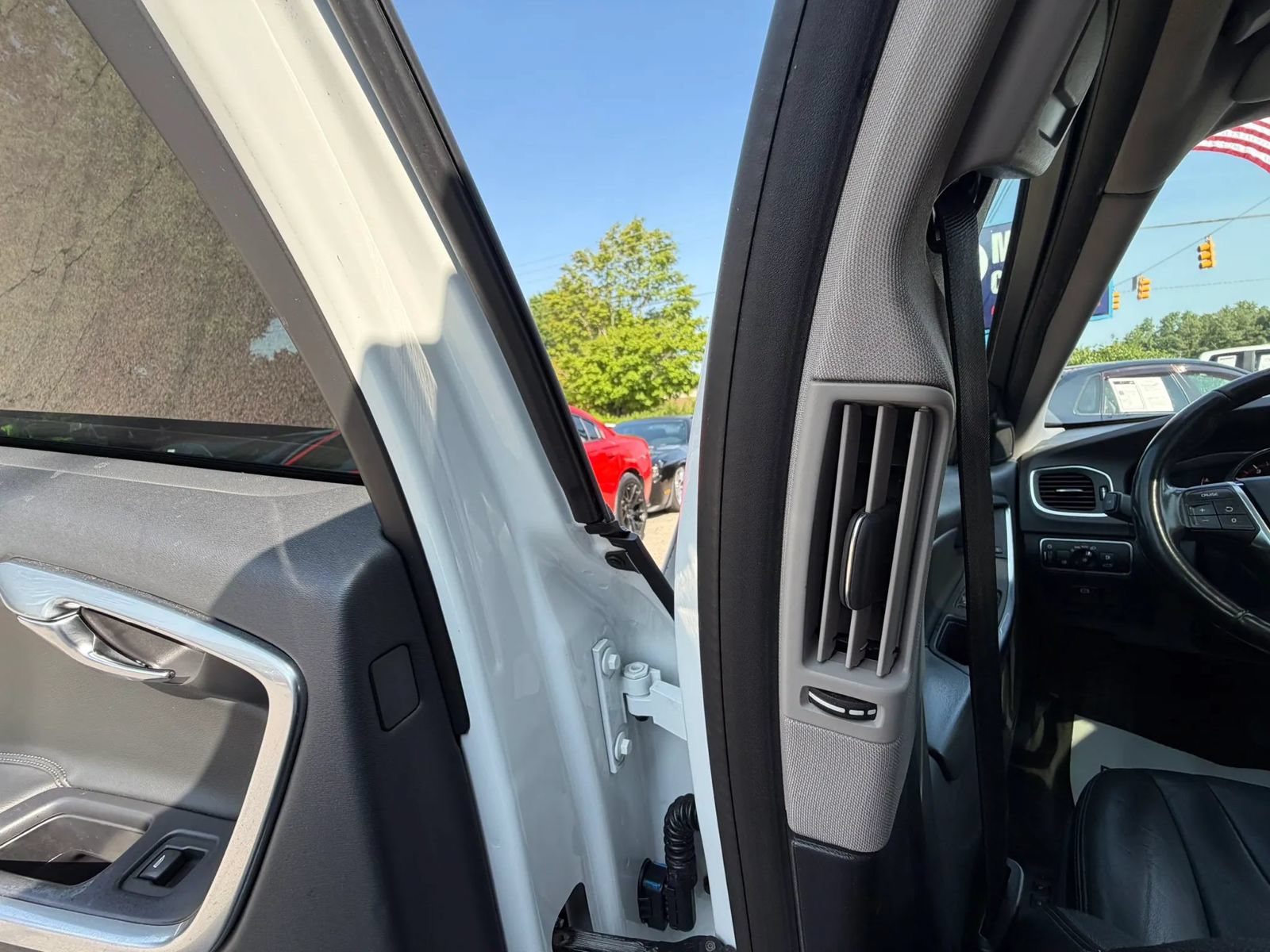 Used 2018 Volvo V60 T5 Cross Country w/ Convenience Package AWD/4WD image 27