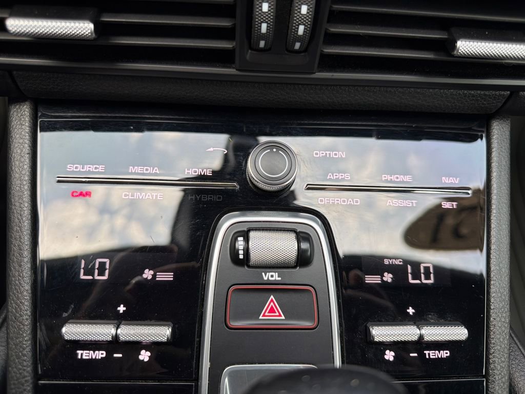 Used 2021 Porsche Cayenne Coupe image 26