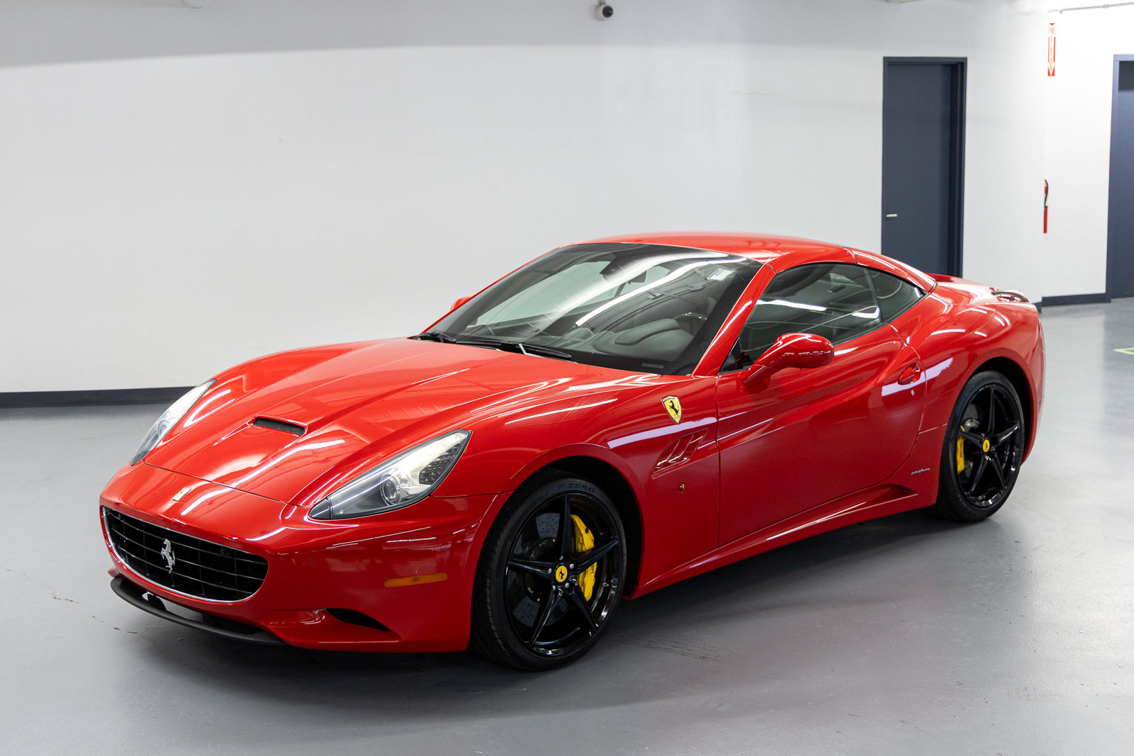 Used 2011 Ferrari California RWD image 13