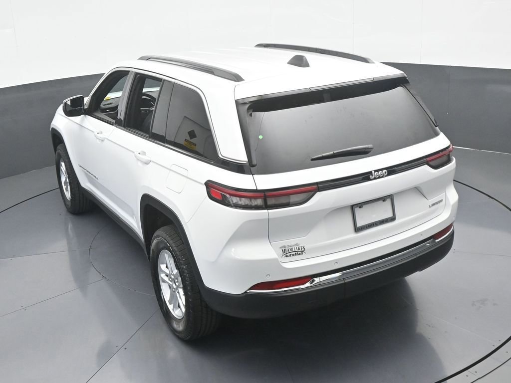 Used 2025 Jeep Grand Cherokee Laredo image 41