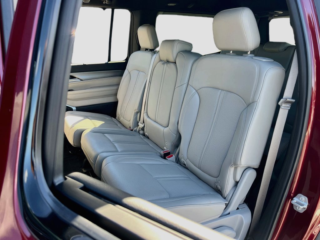 Used 2025 Jeep Wagoneer Series II w/ Convenience Group I AWD/4WD image 25