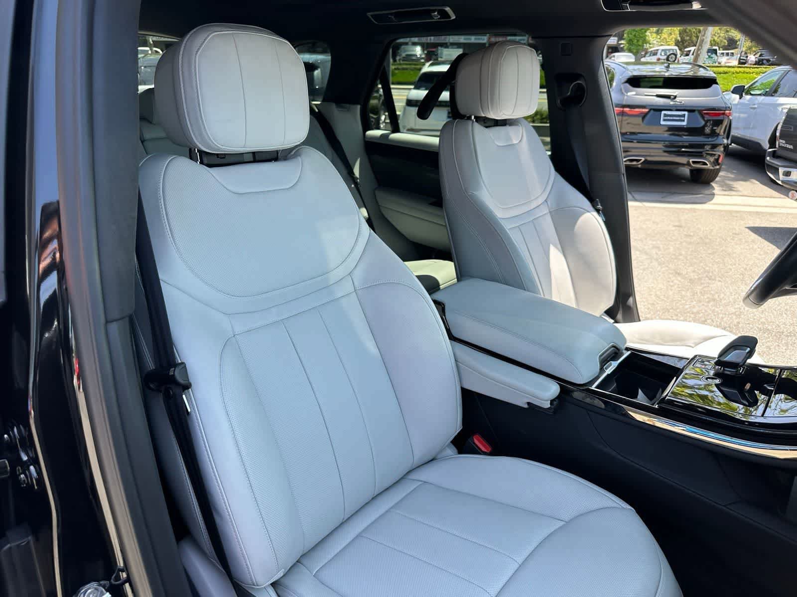 Used 2024 Land Rover Range Rover Sport SE image 12