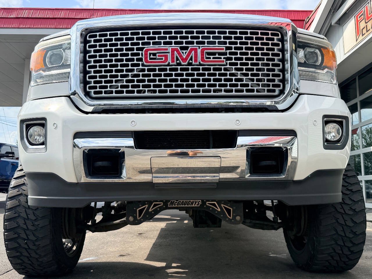 Used 2015 GMC Sierra 2500 Denali w/ Duramax Plus Package AWD/4WD image 15
