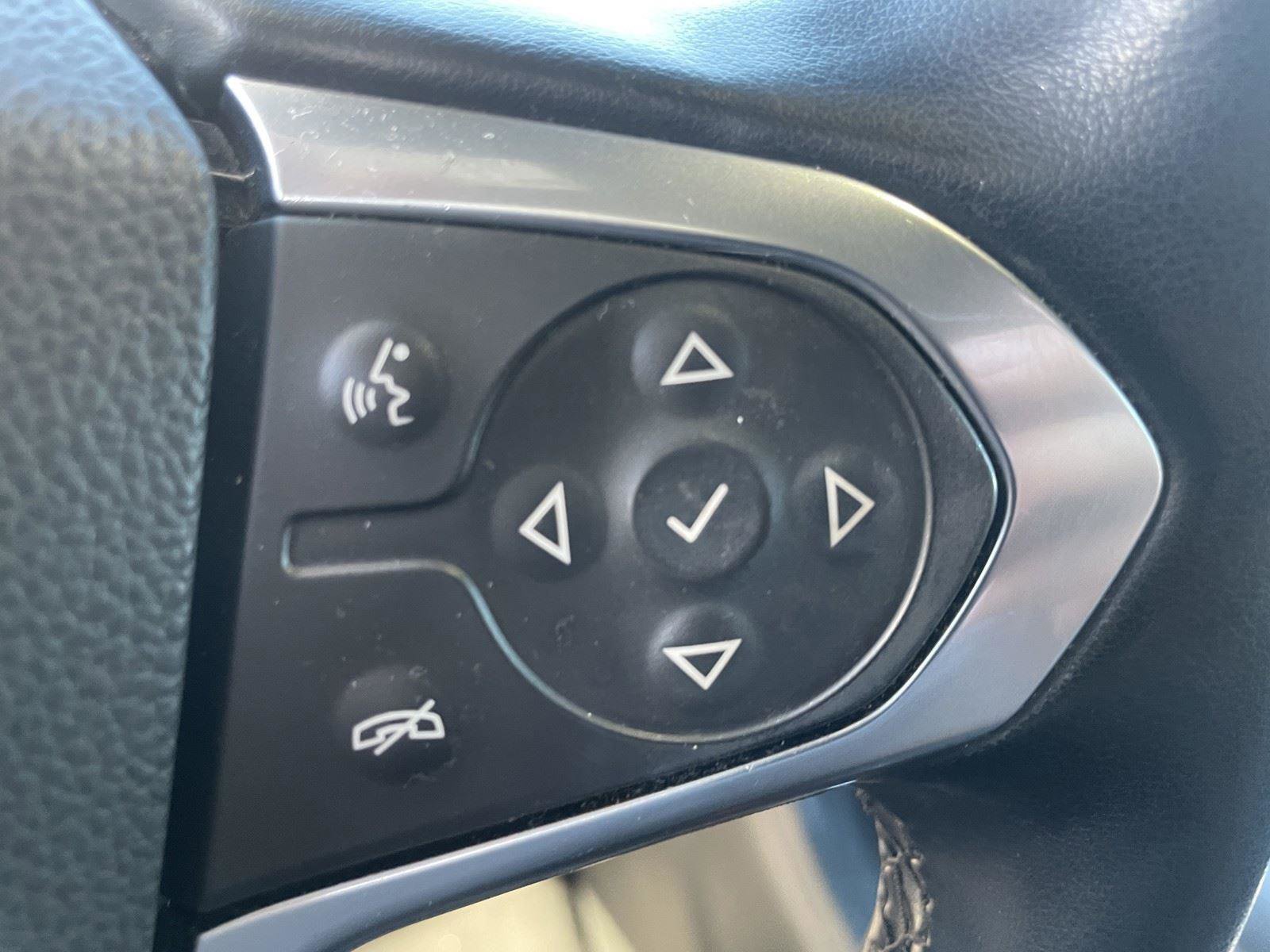 Used 2023 Chevrolet Traverse RS image 16