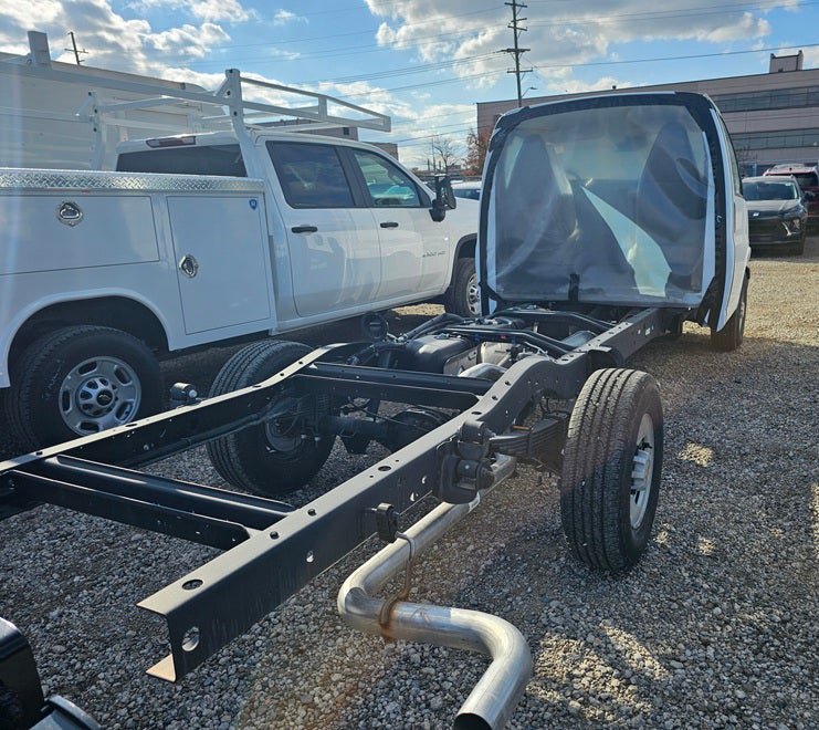 New 2024 Chevrolet Express 3500 w/ Power Convenience Package RWD image 4