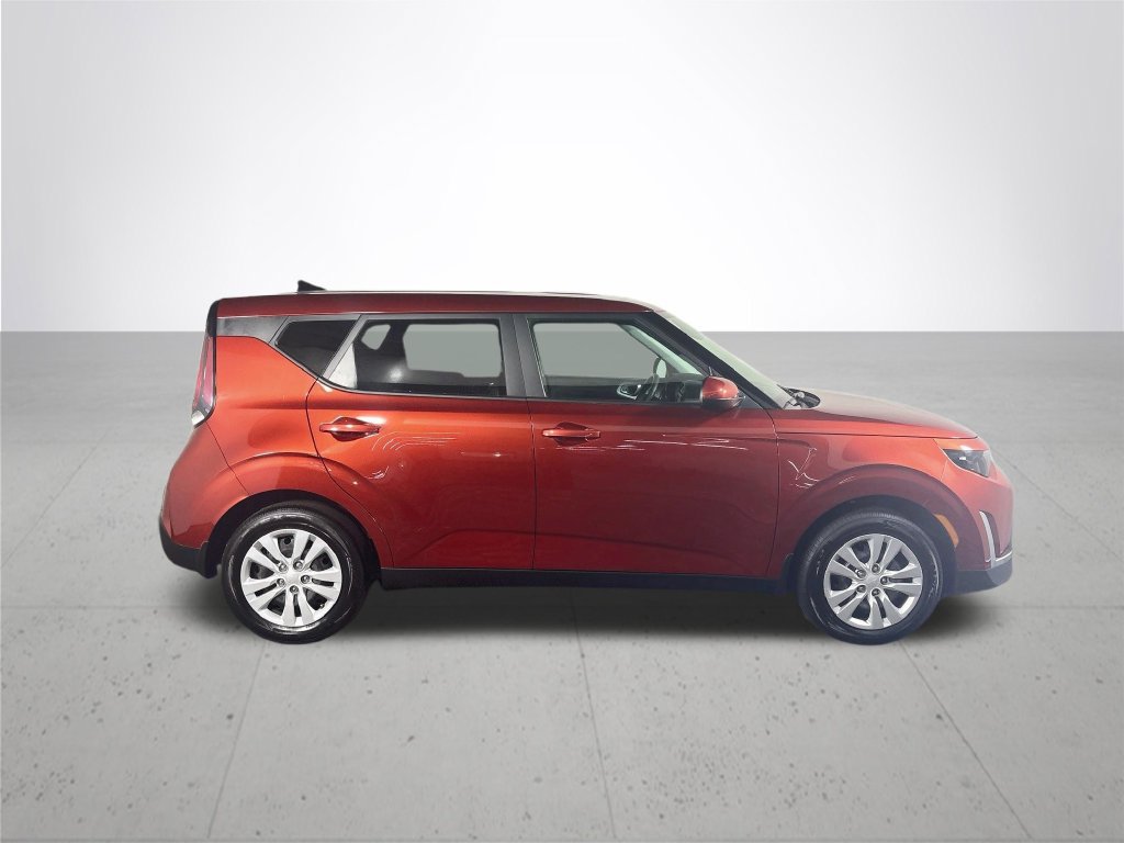 Used 2025 Kia Soul LX FWD image 5