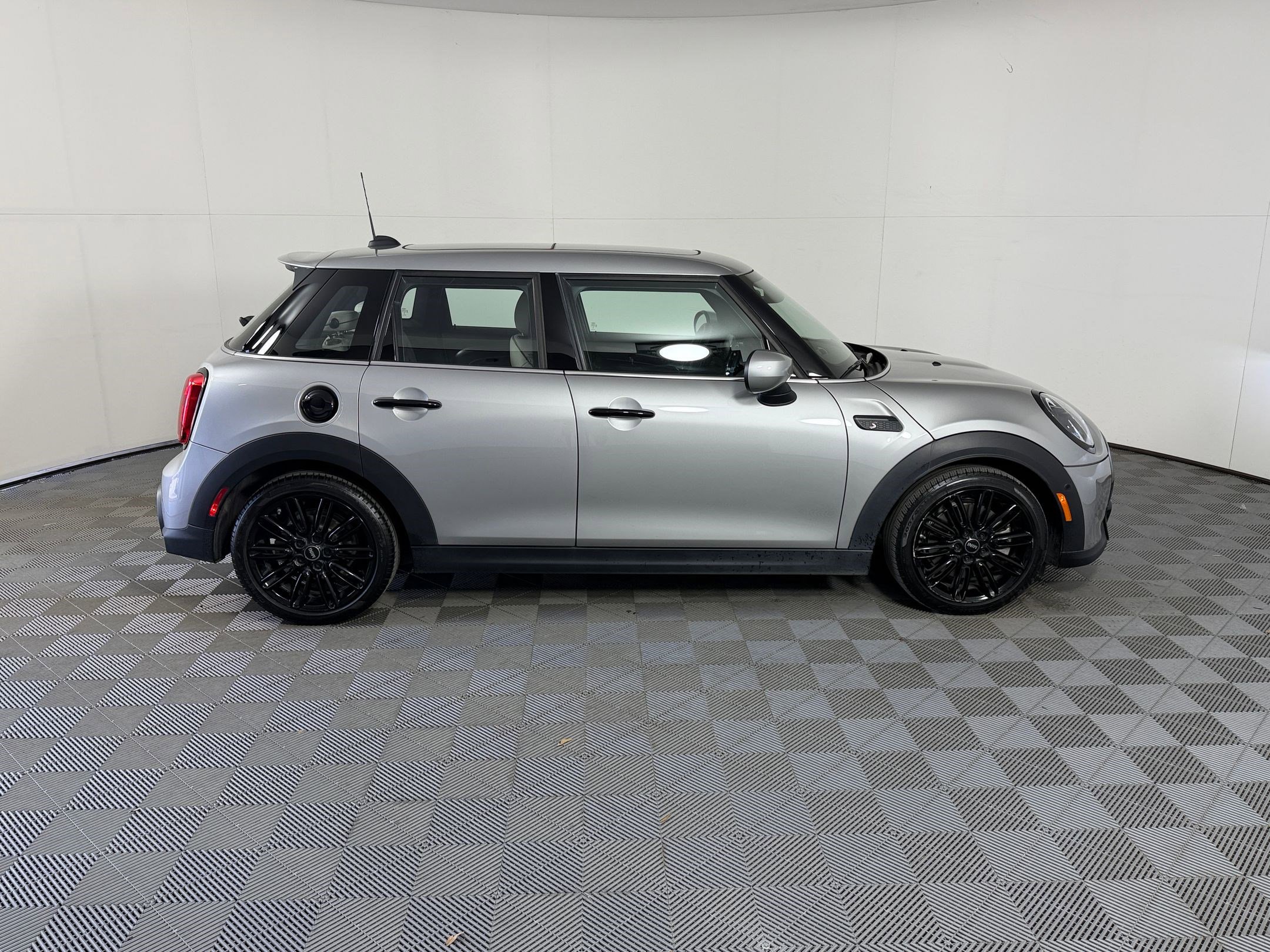 Used 2024 MINI Cooper S FWD image 8