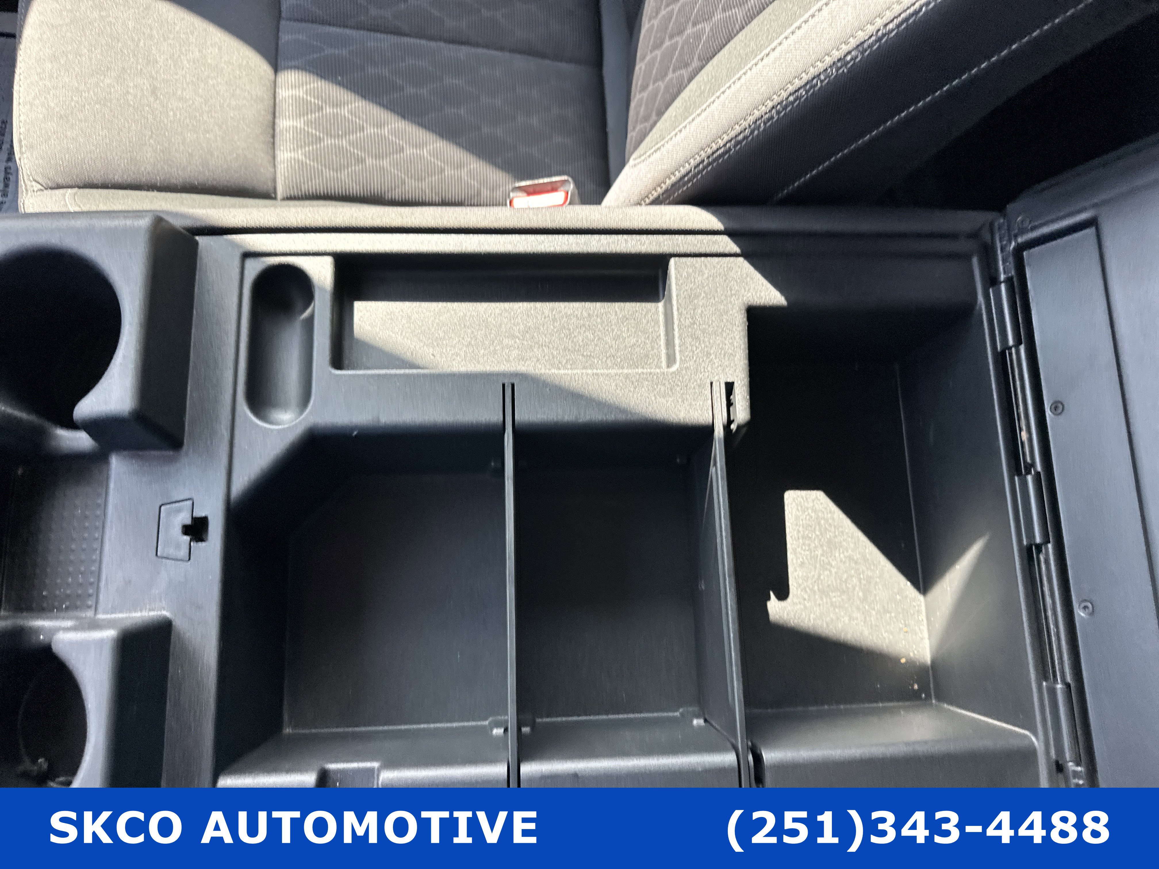 Used 2022 Nissan Titan SV image 25