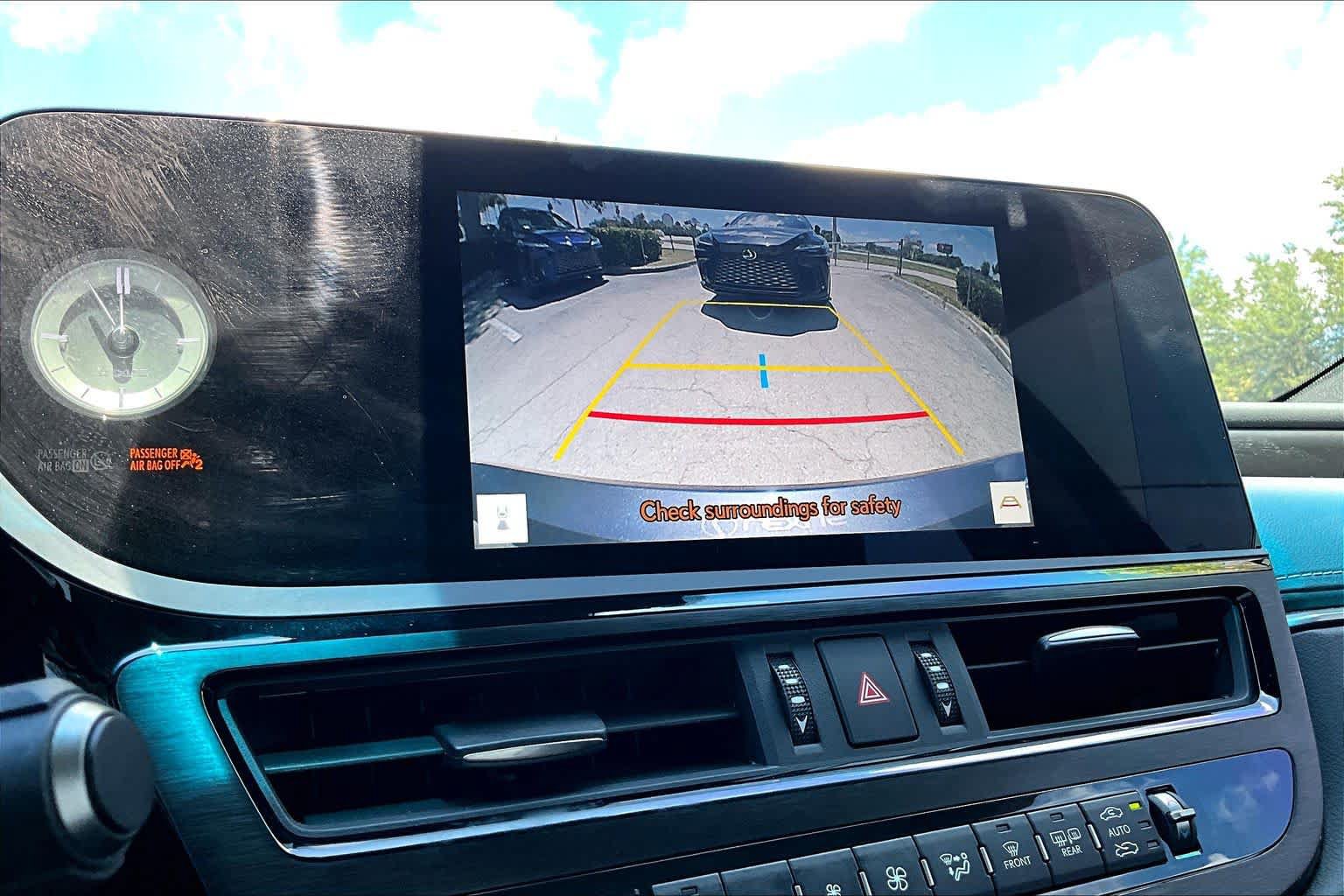 Used 2025 Lexus ES 300h w/ Premium Package FWD image 25