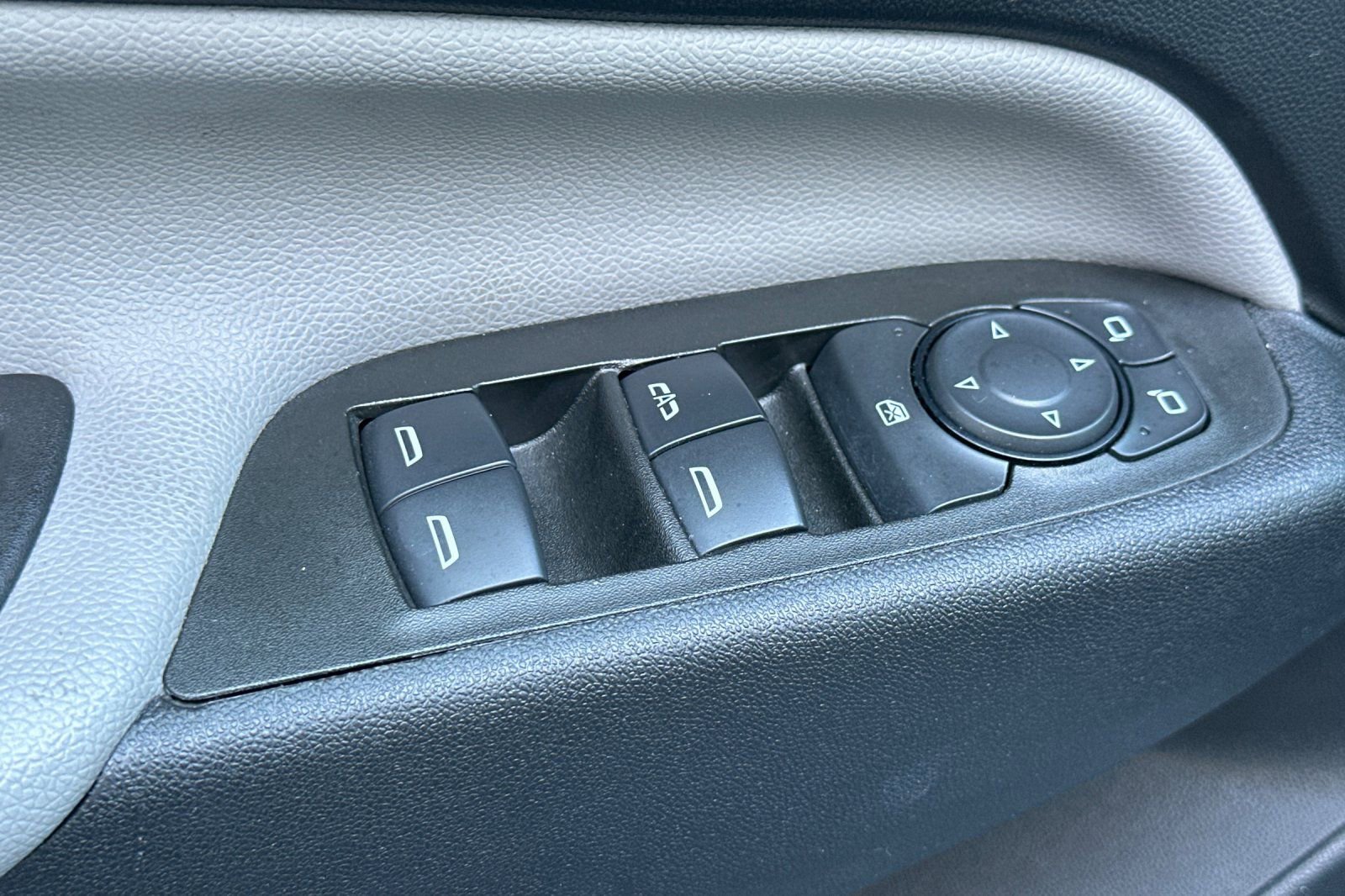 Used 2024 Chevrolet Equinox LS image 12