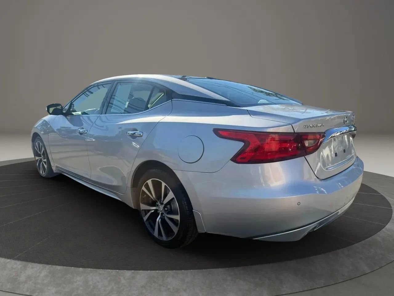 Used 2016 Nissan Maxima Platinum image 7