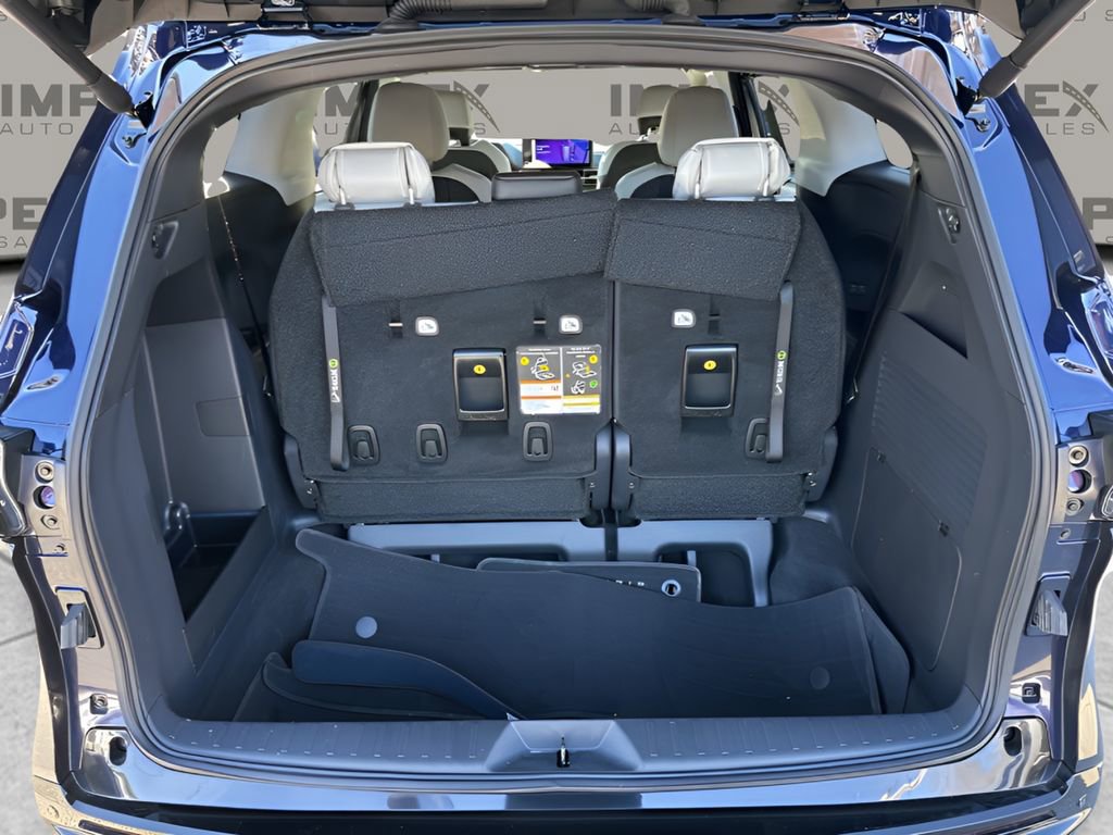 Used 2025 Toyota Sienna XSE AWD/4WD image 29