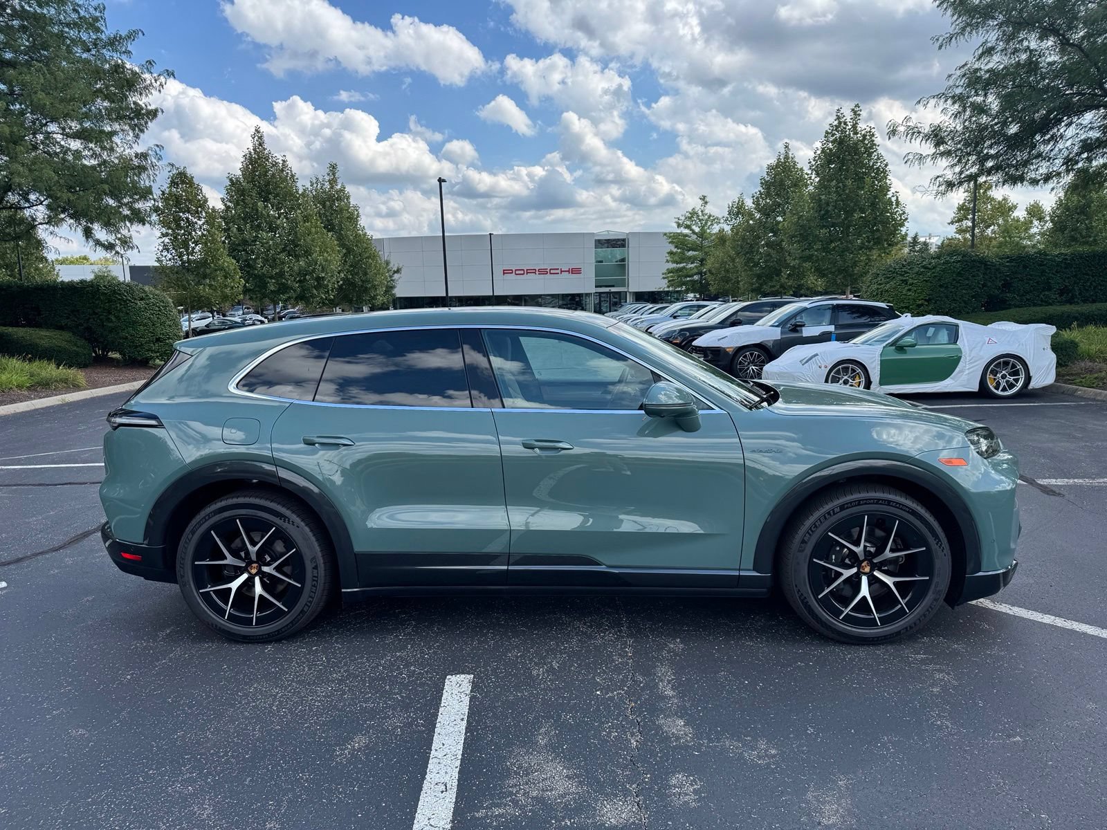 New 2026 Porsche Cayenne Electric AWD/4WD image 3