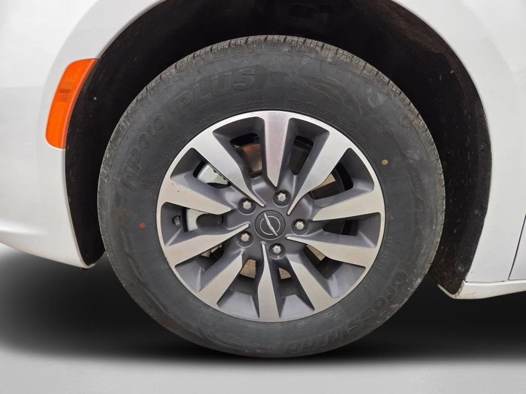 Used 2024 Chrysler Pacifica Select FWD image 35