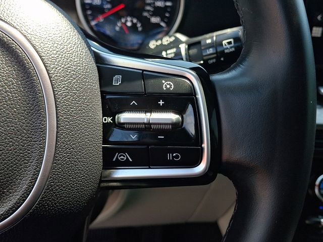 Used 2023 Kia Carnival LX FWD image 23