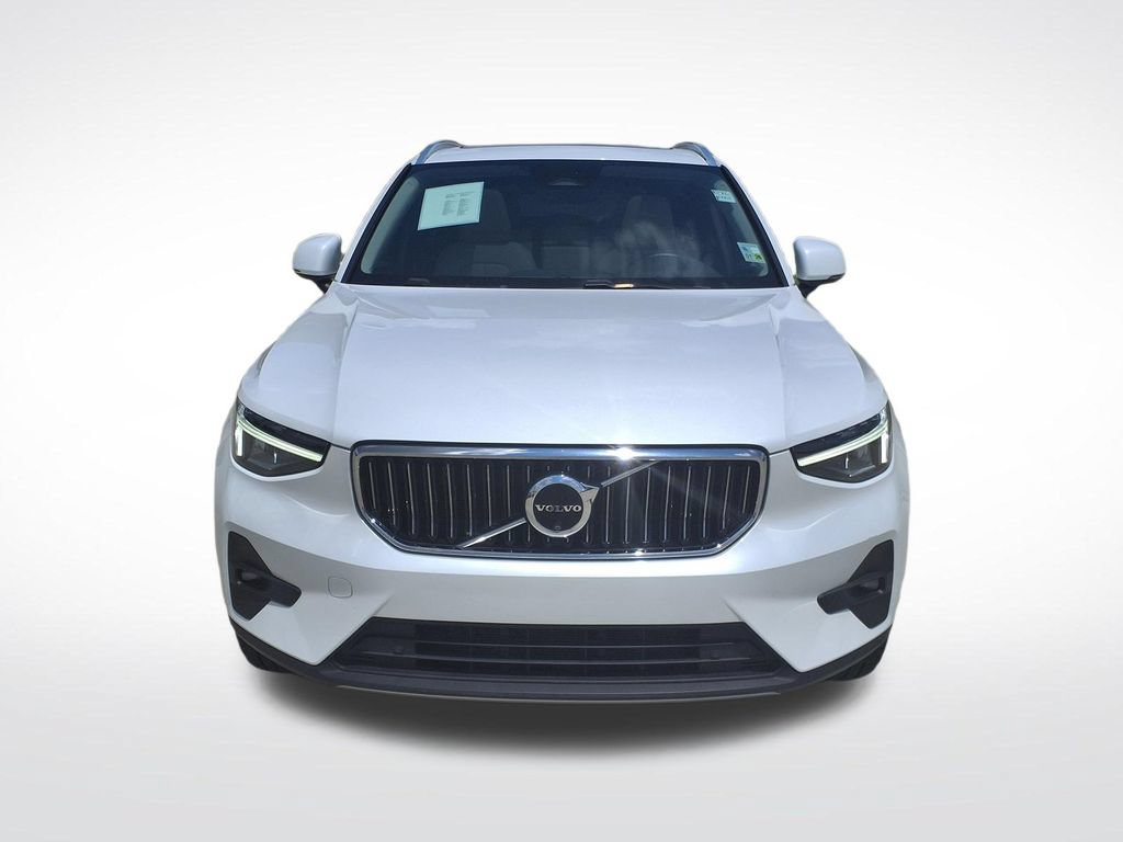 Used 2024 Volvo XC40 B5 Plus AWD/4WD image 2