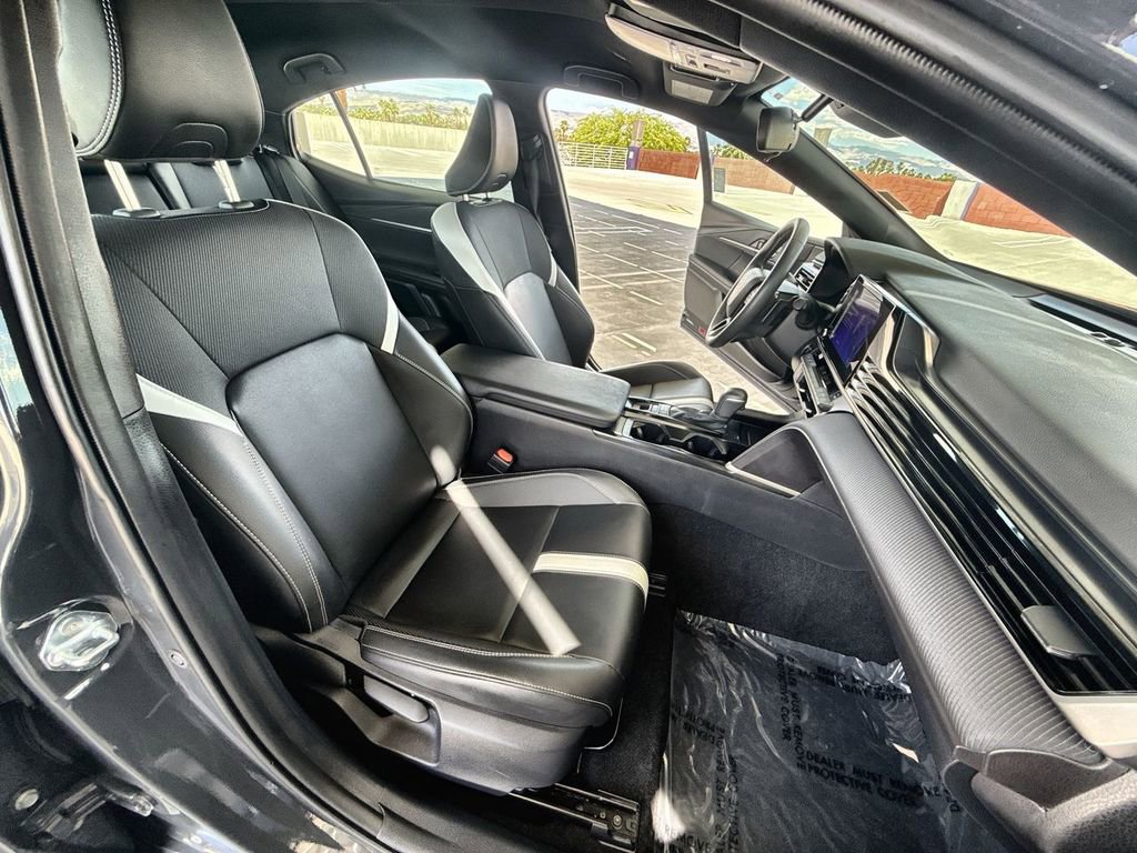 Used 2025 Toyota Camry SE image 20