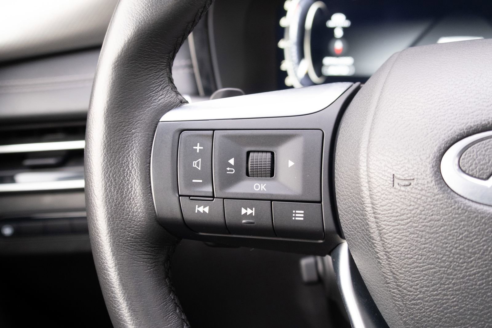 Used 2024 INFINITI QX60 Luxe AWD/4WD image 8