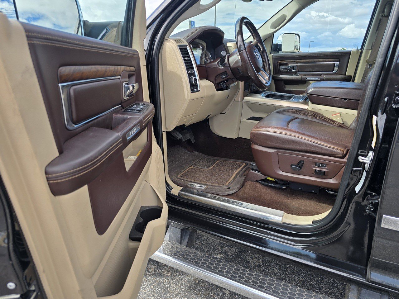 Used 2016 RAM 2500 Longhorn w/ Convenience Group AWD/4WD image 9