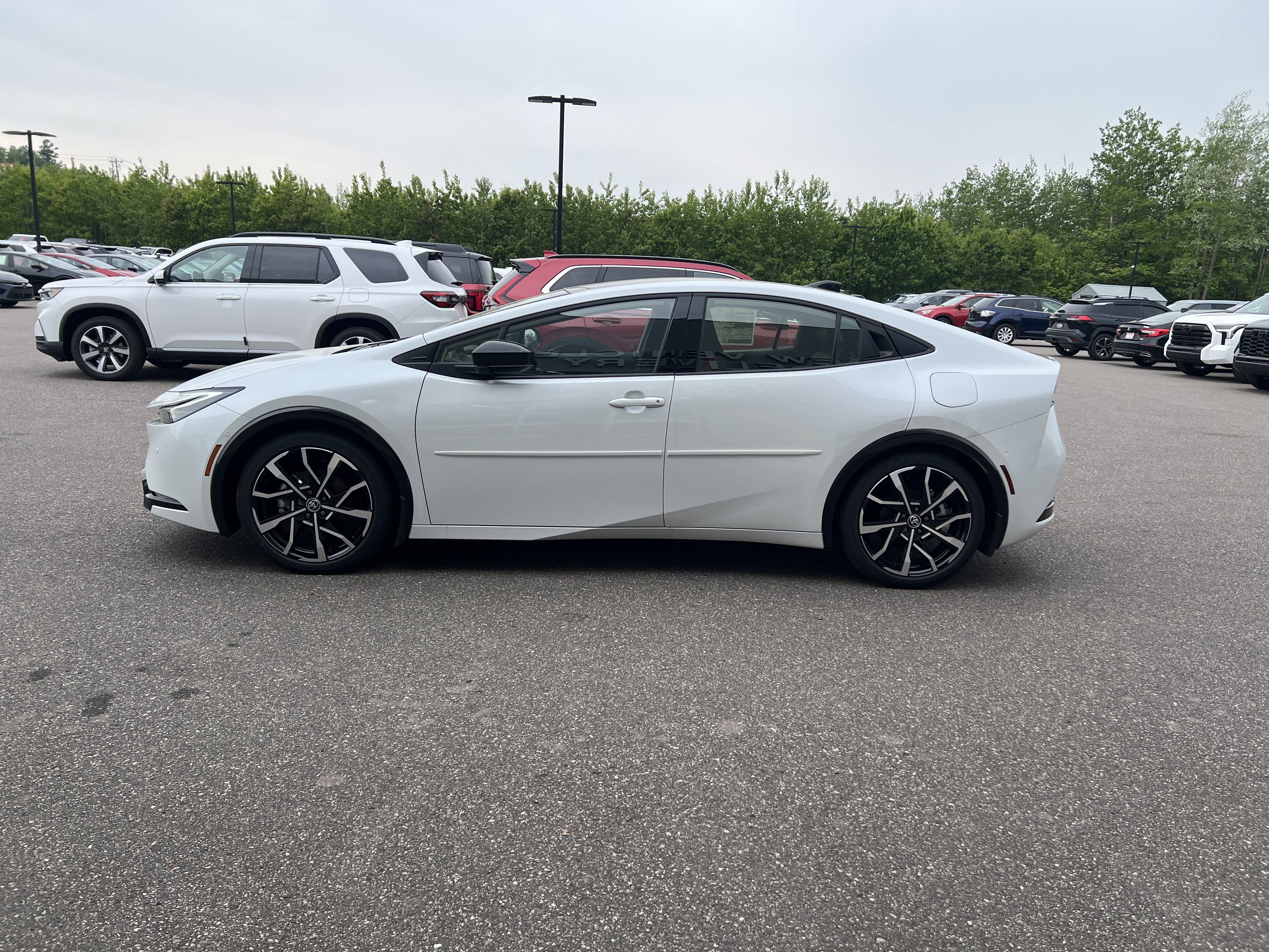 Used 2024 Toyota Prius Prime Premium w/ Advanced Technology Package image 4