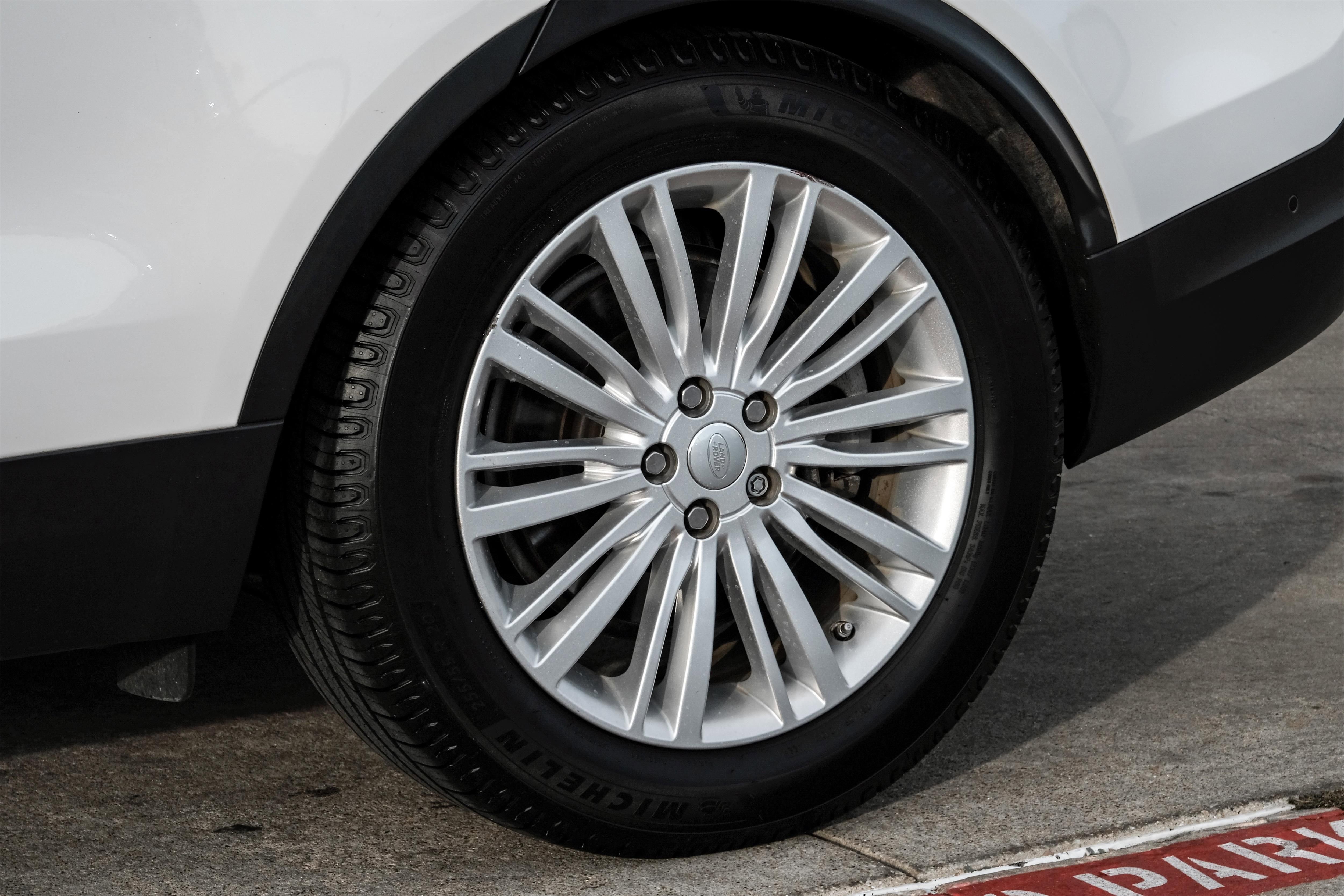 Used 2020 Land Rover Discovery HSE Luxury image 59